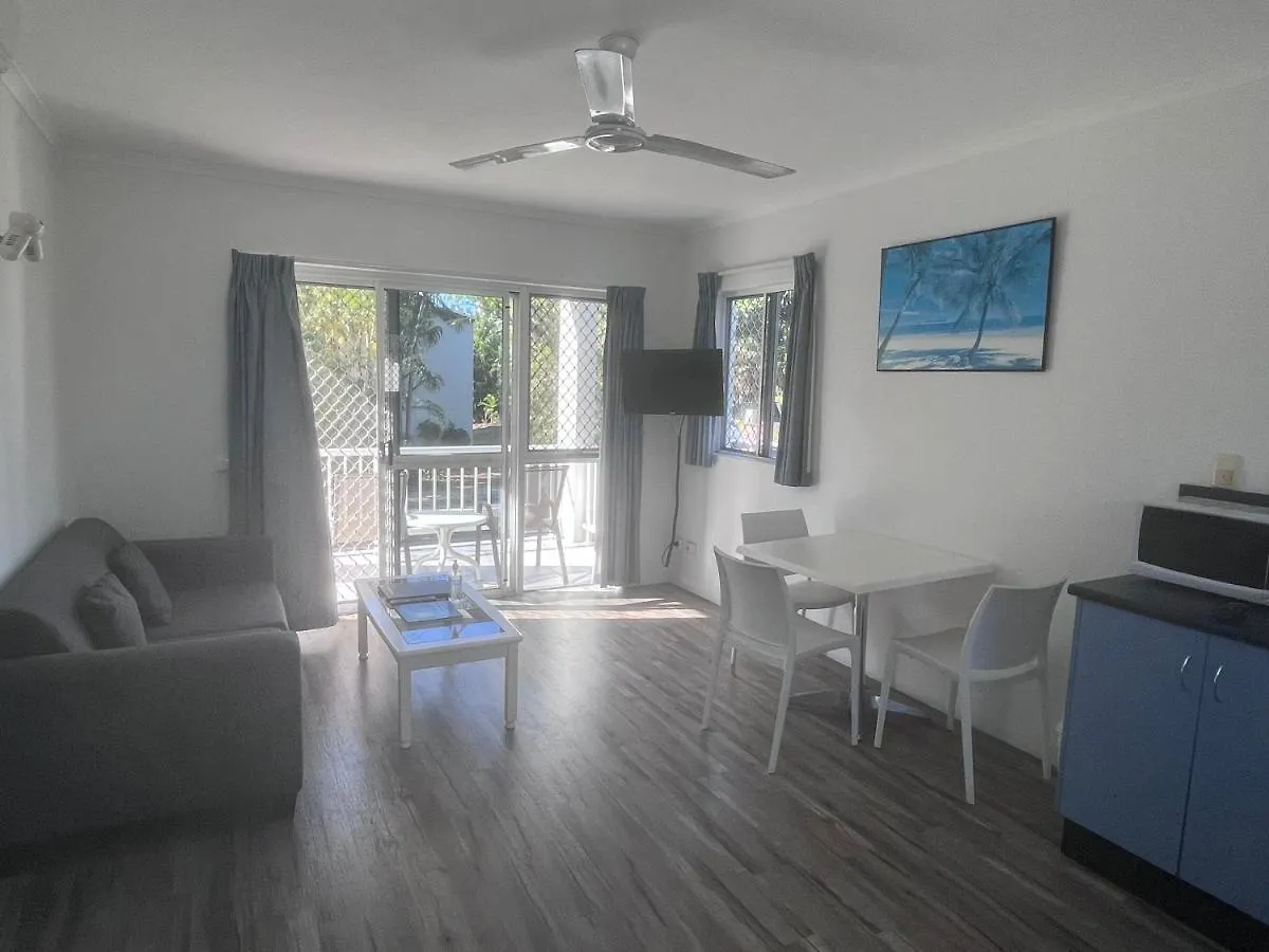 Cocos Holiday Apartments Trinity Beach 0*,  Australia