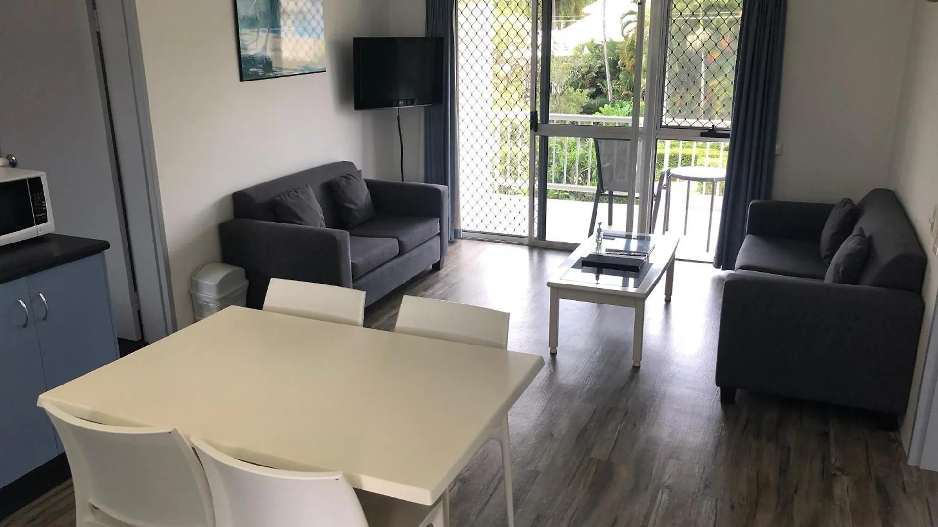 Cocos Holiday Apartments Trinity Beach Australia